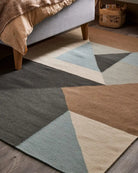 finarte-triangle-grey-blue-mood